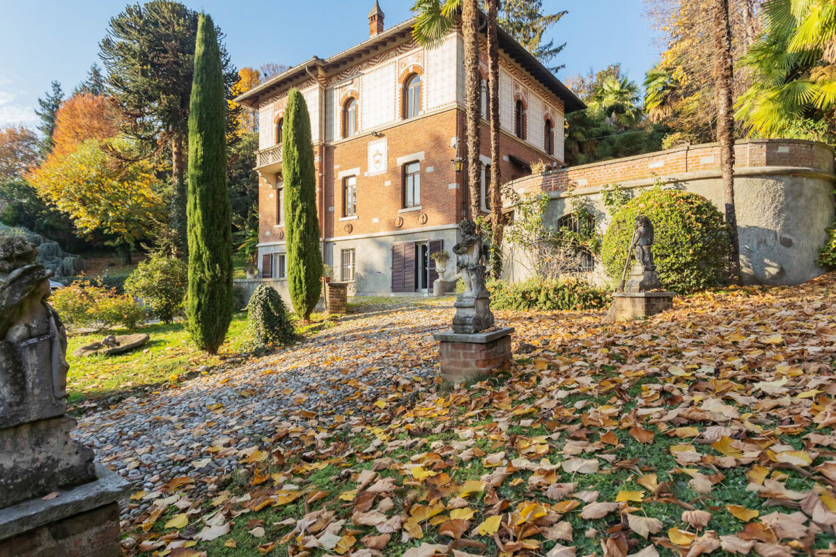 Villa Monte Rosso — Cover